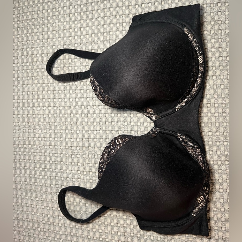 ❗️SALE❗️Victoria’s Secret Body by Victoria lined Demi